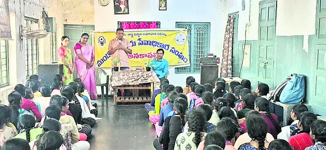 చట్టాలపై అవగాహనతో నేరాల నియంత్రణ 