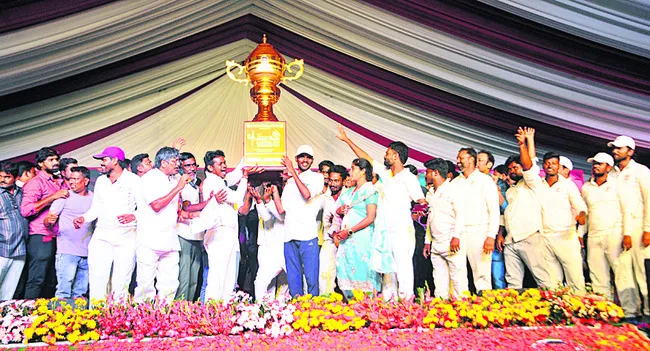 ఓవరాల్‌ చాంపియన్‌గా ‘అనంత’ 