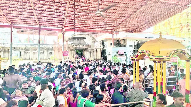 భద్రగిరిలో భక్తుల సందడి