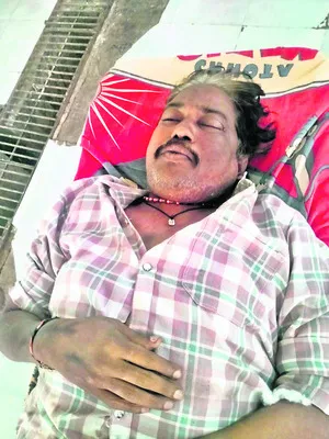 విష పురుగు కాటుతో వ్యక్తి మృతి   