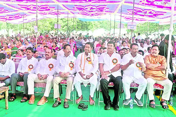 సందడిగా వెలమ సంఘం వనభోజనాలు 