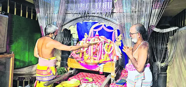 అప్పన్నకు ఘనంగాఆర్జిత సేవలు 