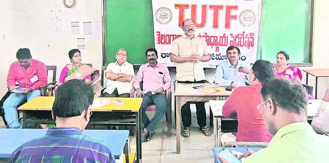 పెండింగ్‌ డీఏలను చెల్లించాలి
