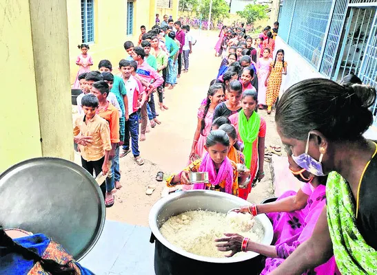 పెరిగిన మెస్‌ చార్జీలు