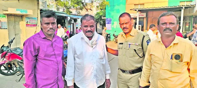 తప్పిపోయిన వ్యక్తి అప్పగింత  
