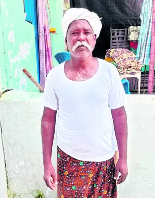   రెండు నెలలైనా డబ్బు జమ కాలేదు 
