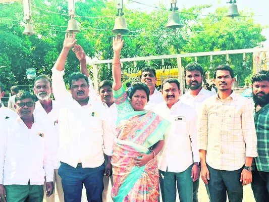 కమీషన్ల కోసమే జాతర పనుల కాలయాపన