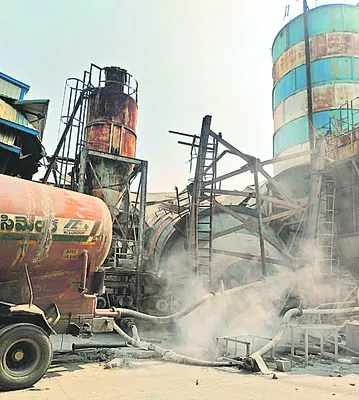 తృటిలో తప్పిన పెను ప్రమాదం 