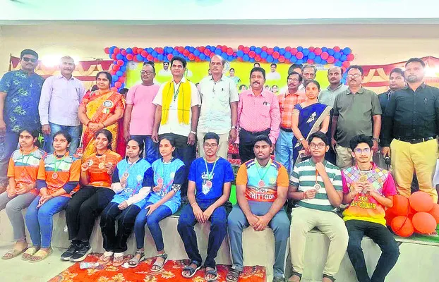 జాతీయ స్థాయికి ఎంపికై న చెస్‌ క్రీడాకారులు