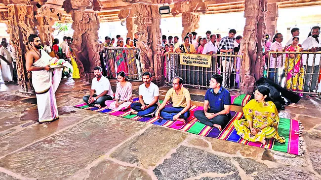 ఒంటిమిట్ట రామయ్య సేవలో ట్రైనీ ఐఏఎస్‌లు 