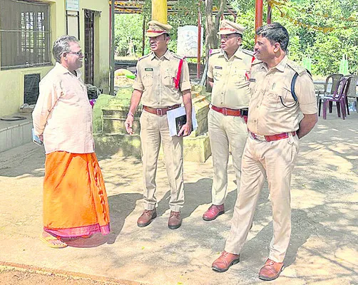 రద్దీకి అనుగుణంగా   పటిష్ట బందోబస్తు
