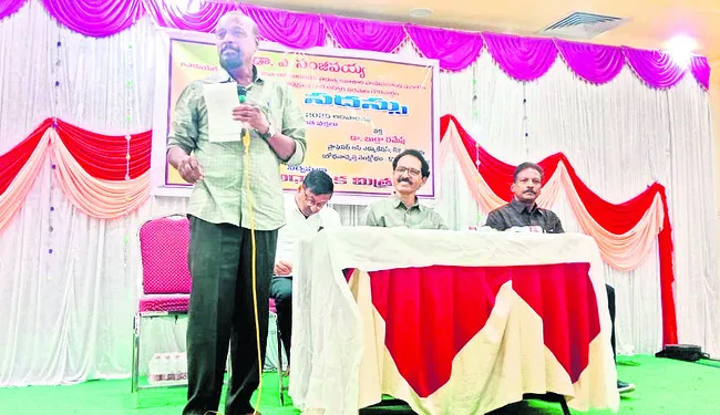 శాసీ్త్రయ దృక్పథాన్ని పెంపొందించాలి