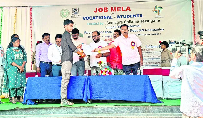 నైపుణ్యాలతోనే ఉద్యోగ, ఉపాధి అవకాశాలు