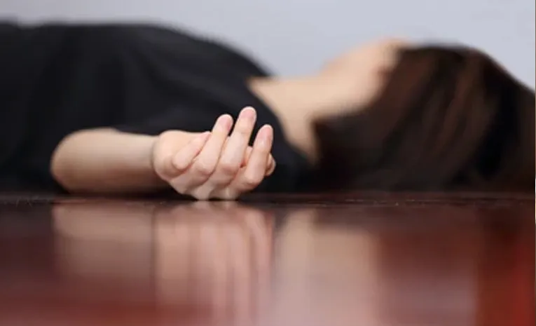 Young Woman Threatens to Jump Off Building 