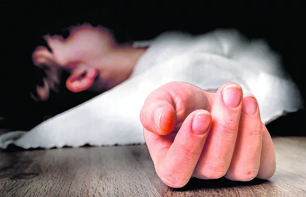 ఒత్తిడి తట్టుకోలేక..!