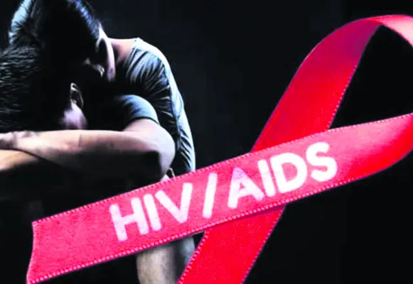 భర్త నుంచి హెచ్‌ఐవీ.. కొడుకును చంపి భార్య ఆత్మహత్య 