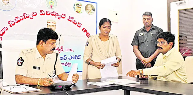 అర్జీలు పునరావృతమైతే కఠిన చర్యలు 