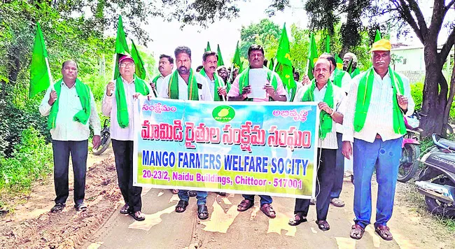 ● బకాయిలు చెల్లించాలని ధర్నా 