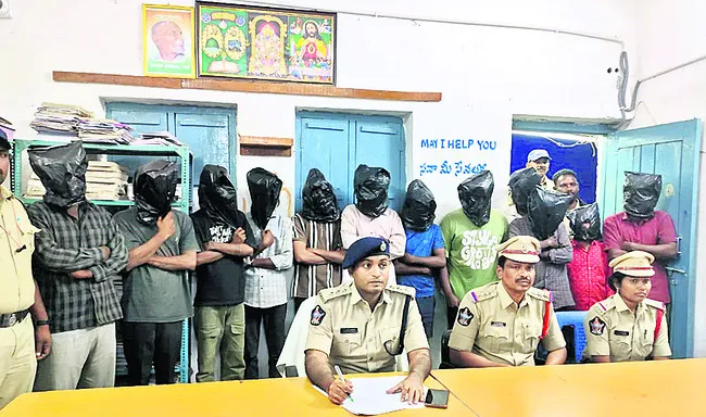 మూడు కిలోల గంజాయి స్వాధీనం 