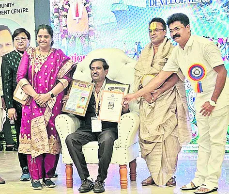 బొంతల కోటికి జాతీయ అవార్డు ప్రదానం