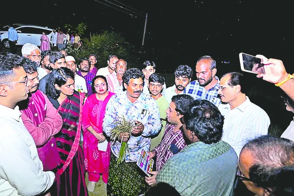 ‘మోంథా’ నష్టాన్ని పరిశీలించిన కేంద్ర బృందం
