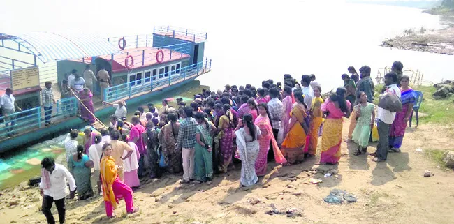 పట్టిసం శివ క్షేత్రానికి పోటెత్తిన భక్తులు 
