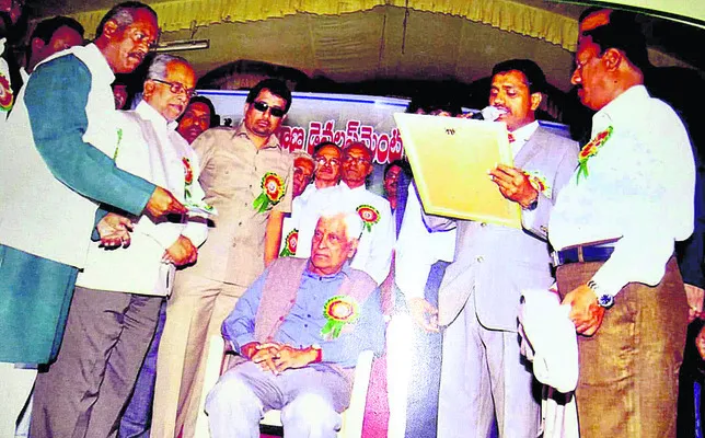 సాహితీ శిఖరం.. అందెశ్రీ