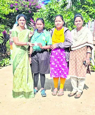 జాతీయస్థాయి డిస్కస్‌ త్రో పోటీలకు గిరిజన విద్యార్థిని