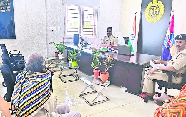 పరిమితికి మించి ప్రయాణికులను తీసుకెళ్లొద్దు