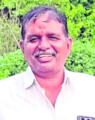 నిప్పంటించుకుని  వృద్ధుడి ఆత్మహత్య