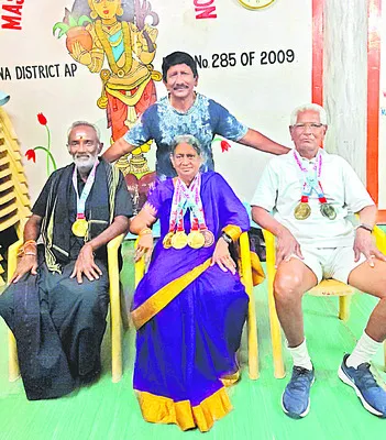 మాస్టర్‌ అథ్లెట్ల పతకాల పంట 