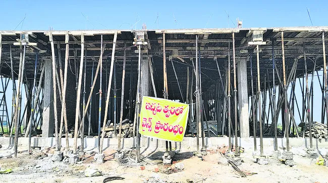 ఊరి చివరనే మద్యం 