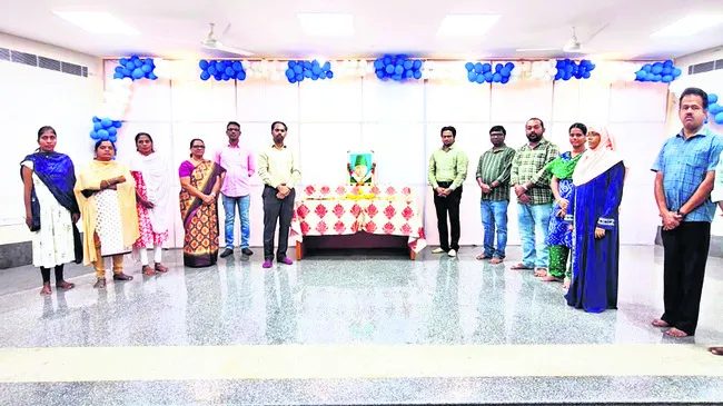 అబుల్‌ కలాంను ఆదర్శంగా తీసుకోవాలి