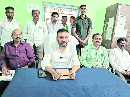 ఆదర్శ మున్సిపాలిటీగా తీర్చిదిద్దుతాం