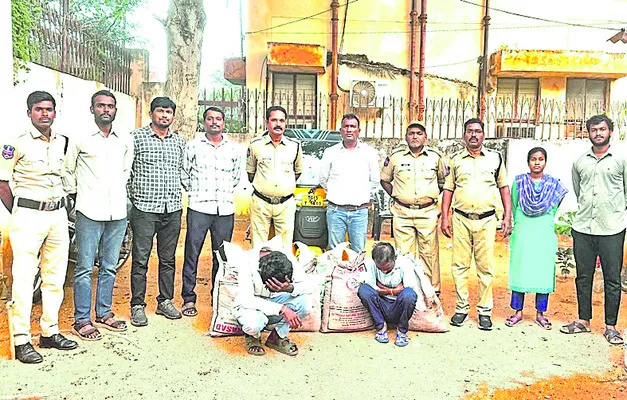 ఎకై ్సజ్‌ పోలీసుల తనిఖీలు 