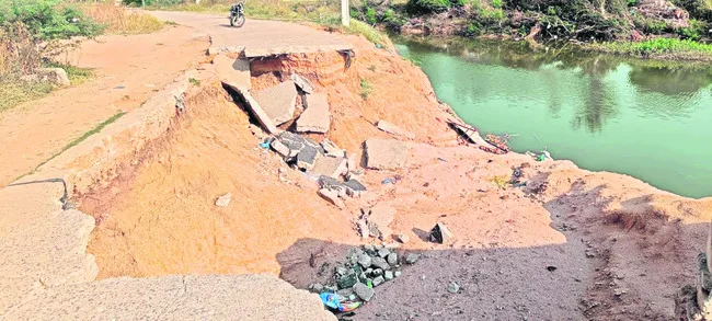 గాయాలెన్నో..