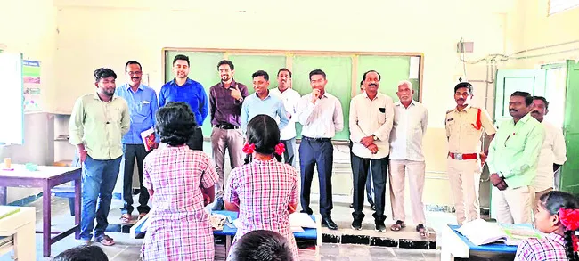 రెండో రోజు పర్యటన