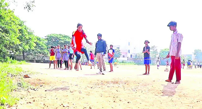 బాలికల కోసం అథ్లెటిక్స్‌ పోటీలు 