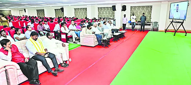 యువత అవకాశాలను అందిపుచ్చుకోవాలి 