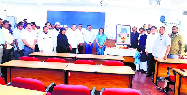 అబుల్‌ కలాం ఆజాద్‌కు నివాళి