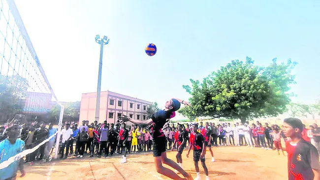 ఉత్సాహంగా క్రీడా పోటీలు 