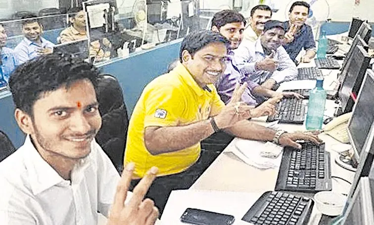 Stock market: Sensex gains 336 pts and Nifty tops 25695