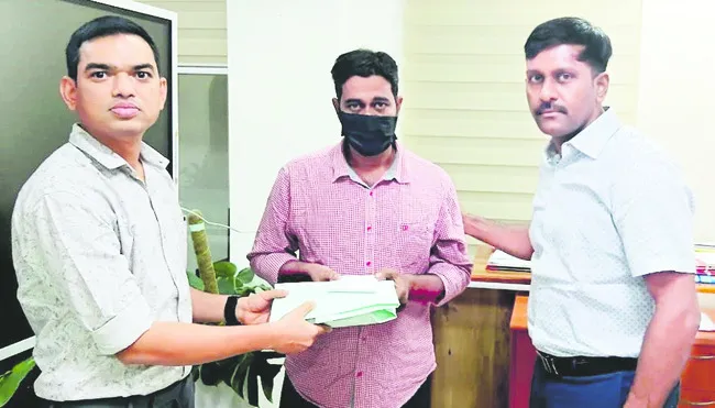 కేన్సర్‌తో చితికిన కుటుంబానికి చేయూత 