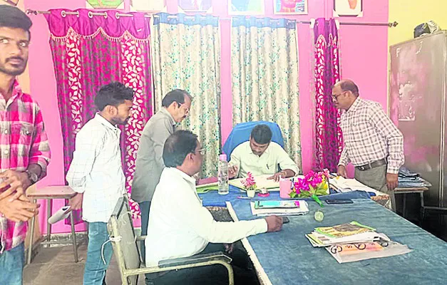 విద్యార్థులను ప్రాక్టికల్స్‌కు   సన్నద్ధం చేయాలి
