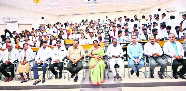 సందడిగా వైట్‌కోట్‌ ఉత్సవం