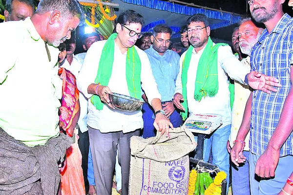 రైతులకు జవాబుదారీగా ఉండాలి 