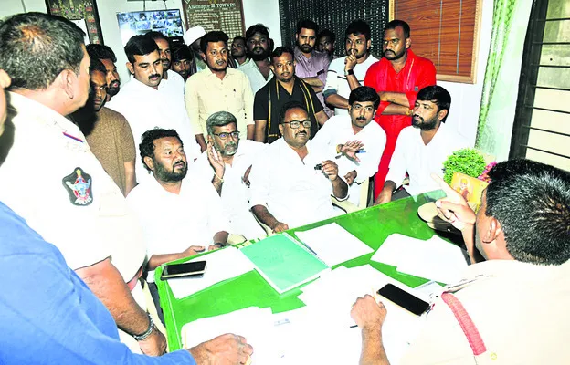 ‘అధికార’ వేధింపులు 