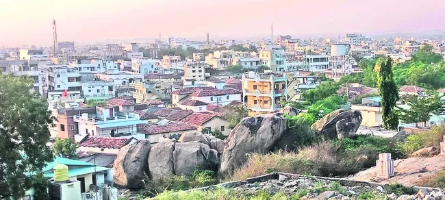 ఆదాయం మూరెడు.. ఖర్చు బారెడు