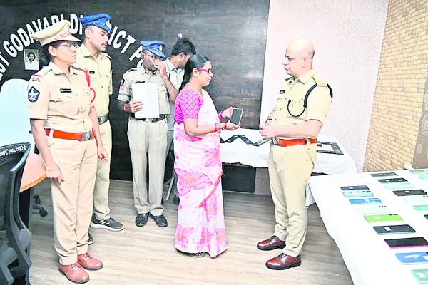 126 సెల్‌ఫోన్ల్ల రికవరీ 