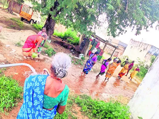 గుక్కెడు నీటికి కడివెడు కష్టం